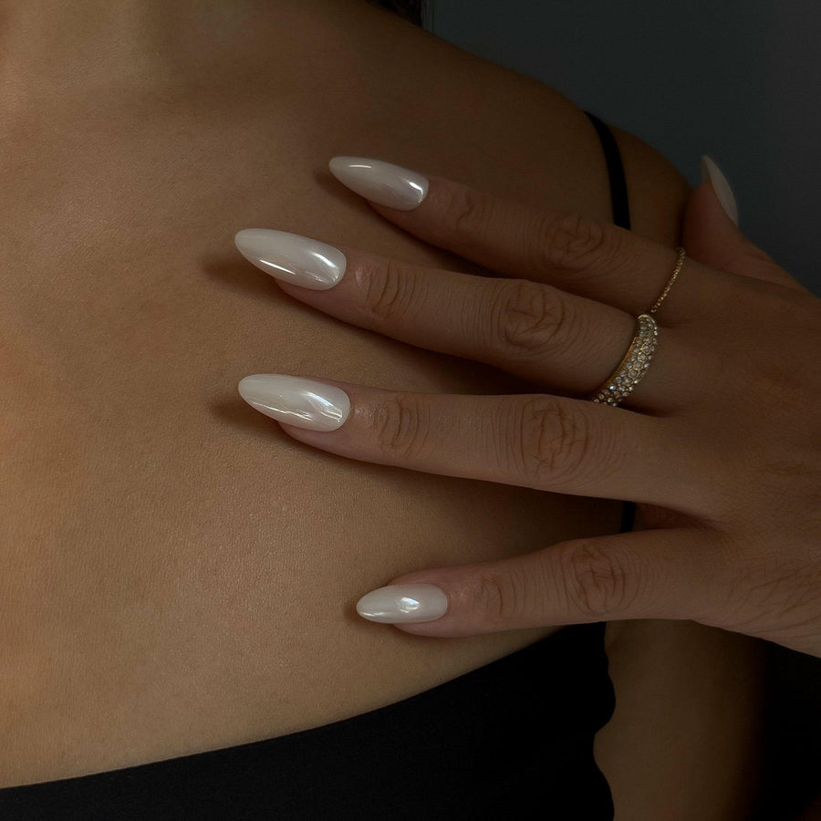 Hailey (Pearl) - Press On Nails Short Almond Natural Looking Fake Nails Frst Class Beauty