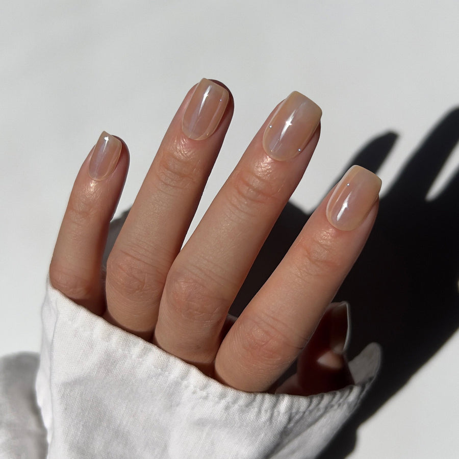 Natural looking best short press on nails for fall winter 2024