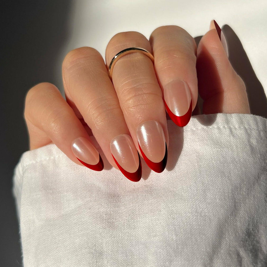 Hailey (Red Edition) - Press On Nails Short Almond Natural Looking Fake Nails Frst Class Beauty Candy Cane Glaze